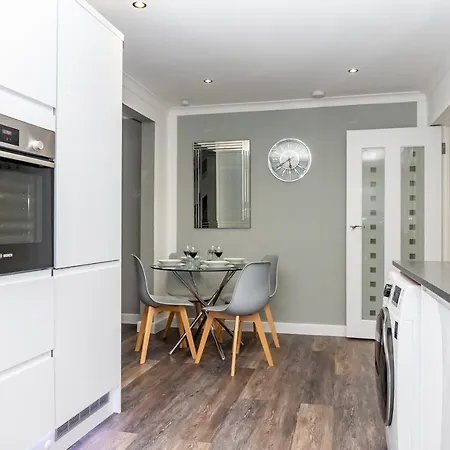 Apartamento Inspiration By Olauda Sa - 3 Bed House With Free Parking Swindon Exterior foto