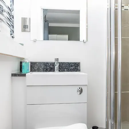 Apartamento Inspiration By Olauda Sa - 3 Bed House With Free Parking Swindon Exterior foto