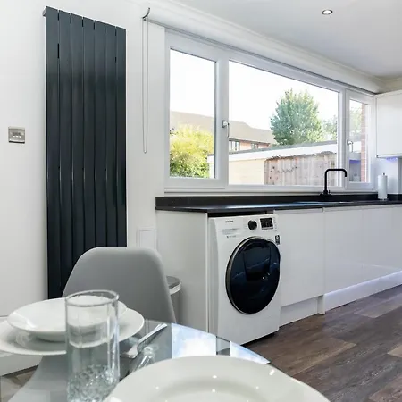Apartamento Inspiration By Olauda Sa - 3 Bed House With Free Parking Swindon Exterior foto